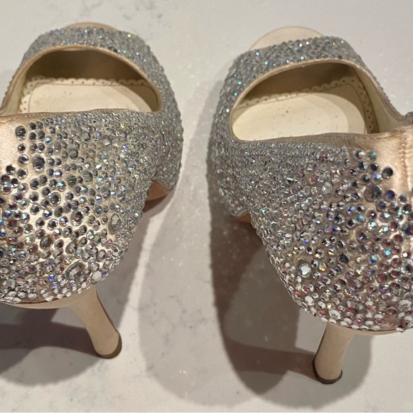 Brand Benjamin Adams Color Ivory Duchesse Silk. - Picture 9 of 10